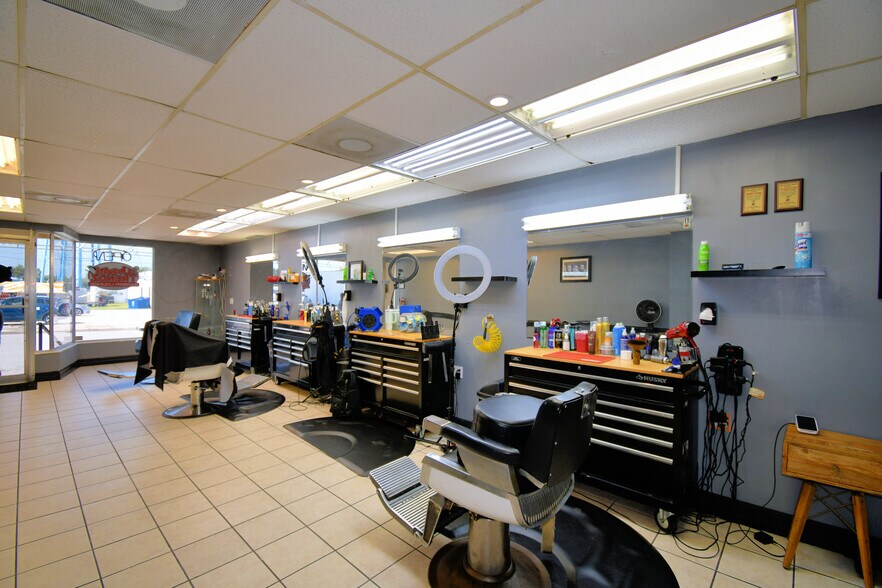 More Photos Of 128 E Orange Ave, Lake Wales General Retail For Sale