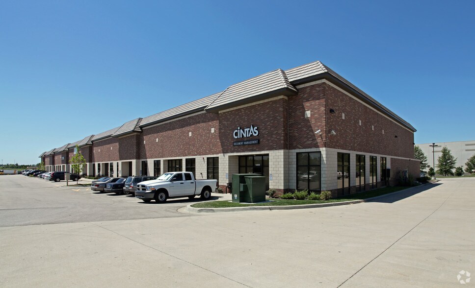 More Photos Of 10000-10098 Lackman Rd, Lenexa Flex For Lease