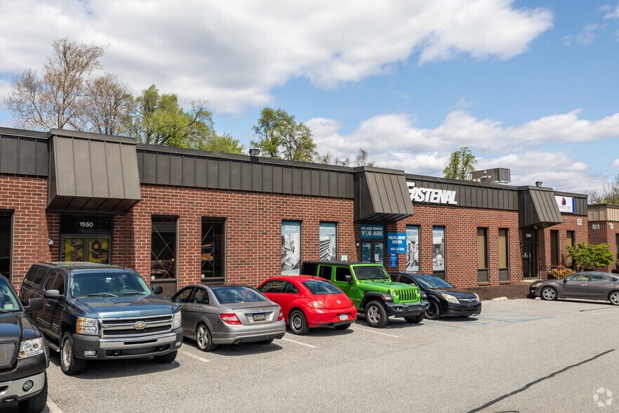 More Photos Of 1546-1556 Delmar Dr, Folcroft Showroom For Lease
