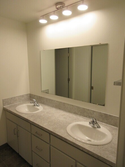 More Photos Of 4551 Chippewa Ct SE, Salem Multifamily For Sale