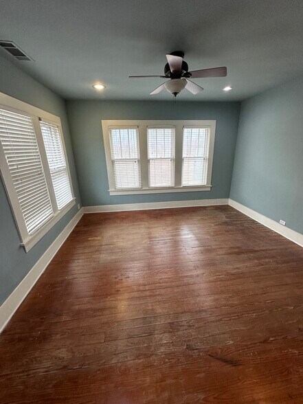 More Photos Of 1014 N Elm St, Denton Office Residential For Lease