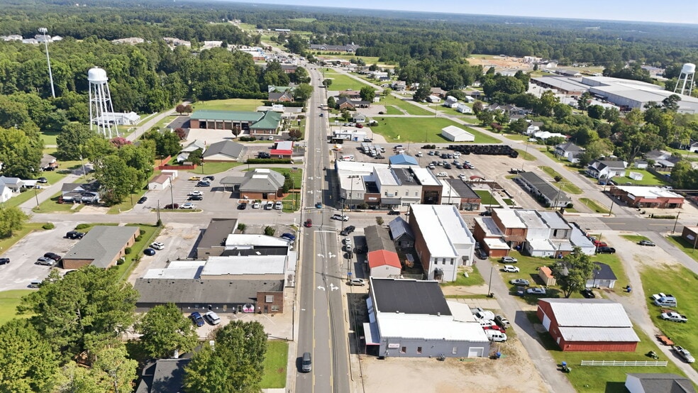 More Photos Of 30 S McKinley St, Coats Sports And Entertainment For Sale