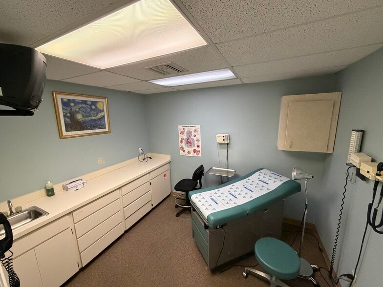 More Photos Of 2595 Tampa Rd, Palm Harbor Office For Sale