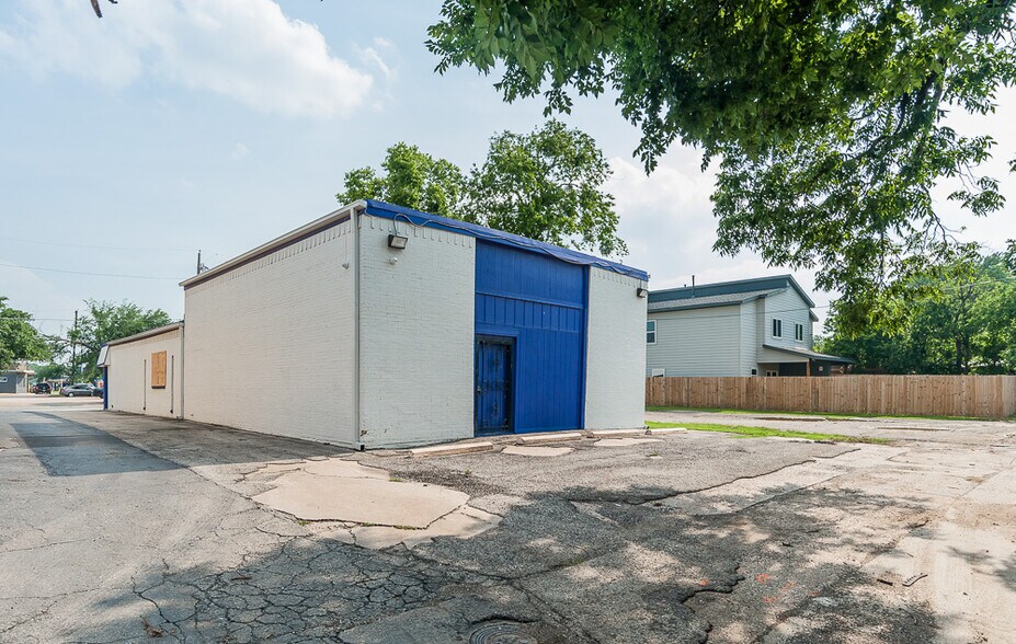 More Photos Of 711 Sunset Ave, Dallas Storefront For Sale