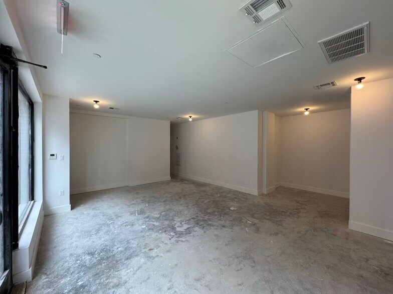More Photos Of 4325 52nd St, Woodside Apartments For Lease