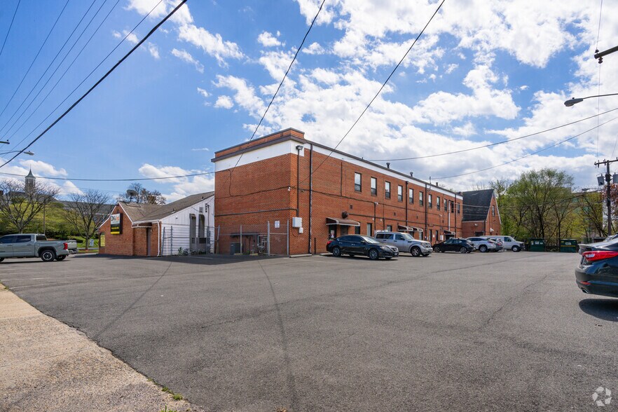 More Photos Of 8332 Richmond Hwy, Alexandria Storefront For Lease