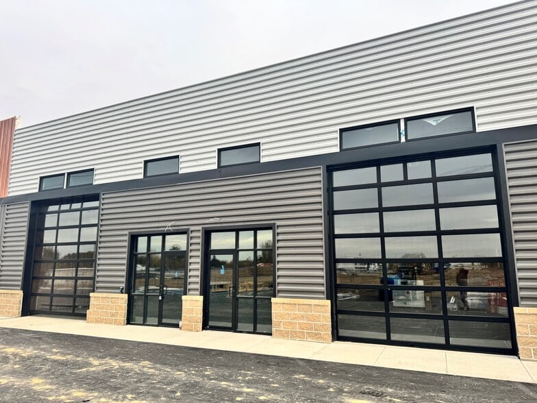 More Photos Of 4273 Perry Worth Rd, Whitestown Distribution For Lease