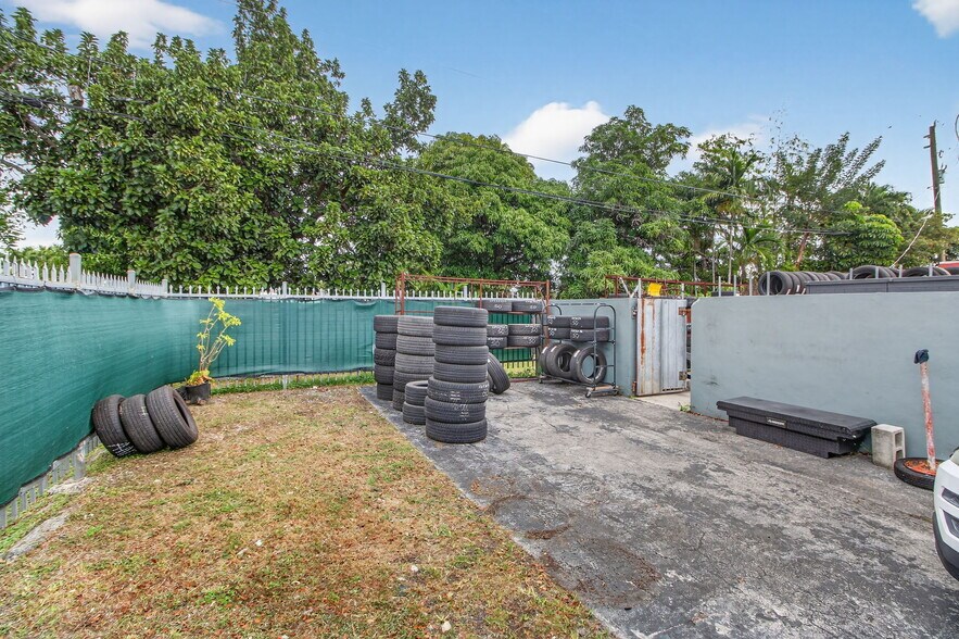 More Photos Of 449 E Okeechobee Rd, Hialeah Warehouse For Sale