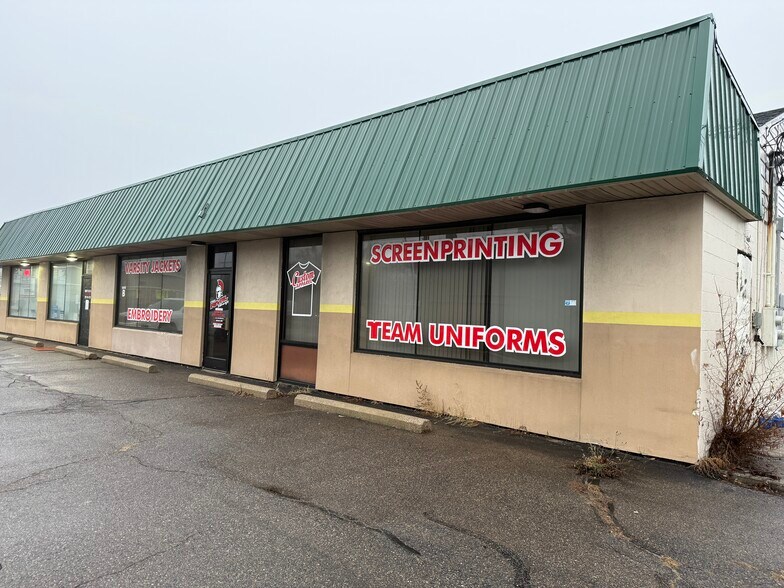 More Photos Of 3526 Sashabaw Rd, Waterford Storefront Retail Office For Lease