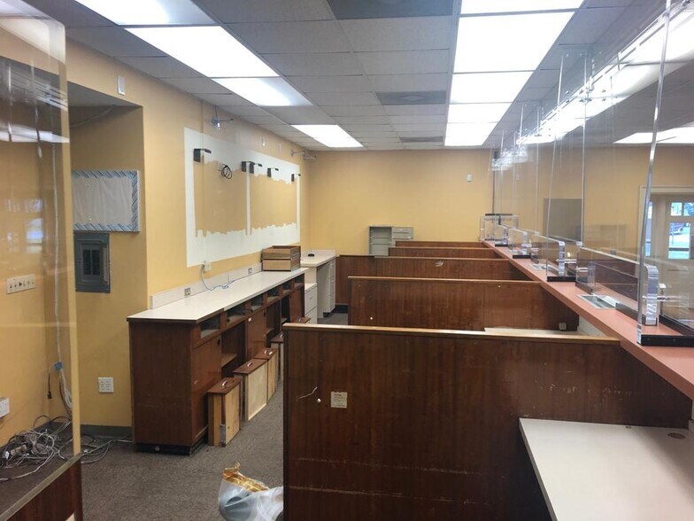 More Photos Of 3507 W Bay St, Savannah Bank For Lease