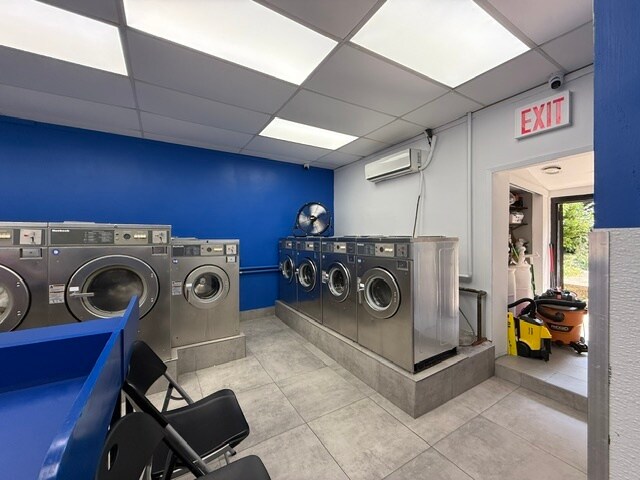 More Photos Of 30-23 30th St, Astoria Storefront Retail Residential For Lease