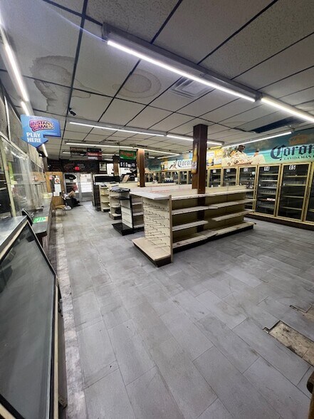 More Photos Of 13900 Meyers Rd, Detroit General Retail For Sale