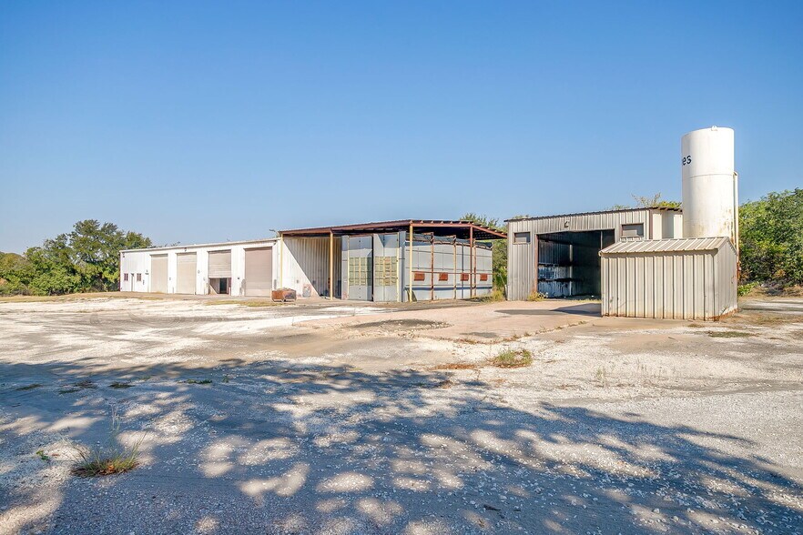 More Photos Of 3550 N Main St, Cleburne Industrial For Sale