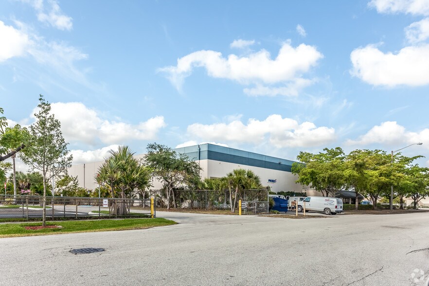 More Photos Of 15801-15825 NW 15th Ave, Miami Warehouse For Lease