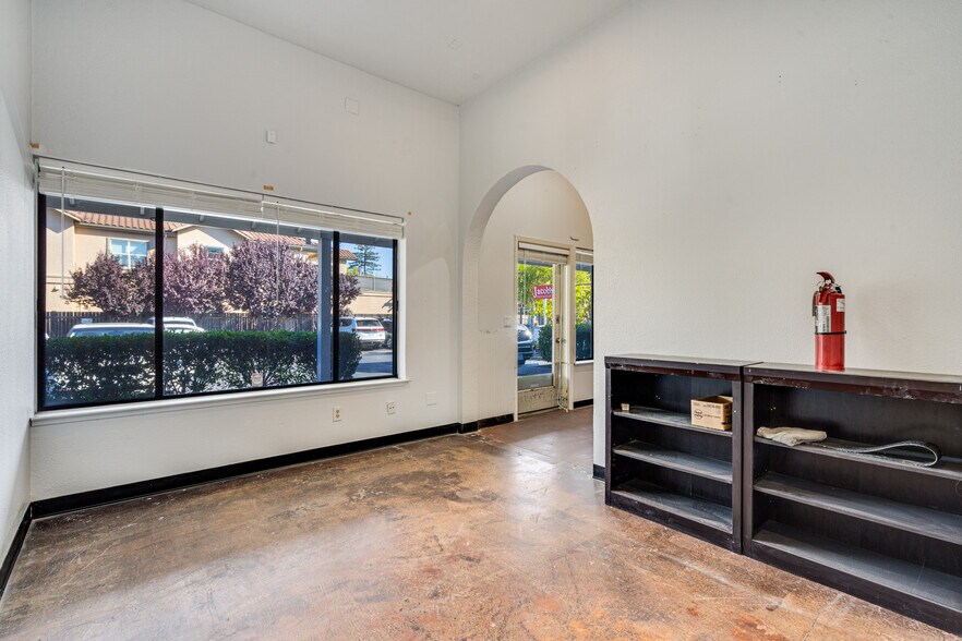 More Photos Of 1270 Broadway, Sonoma Freestanding For Sale