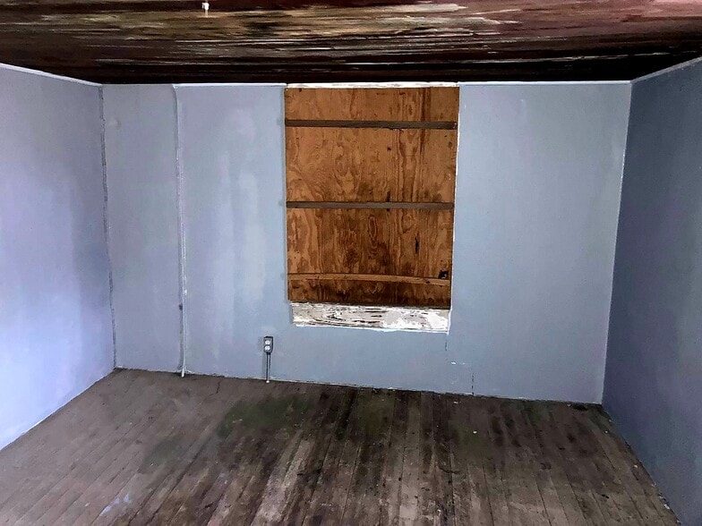 More Photos Of 16500 S US Highway 19, Salem Restaurant For Sale
