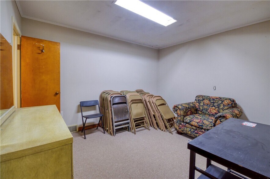 More Photos Of 111 W Pine Grove Rd, Fair Play Office For Sale