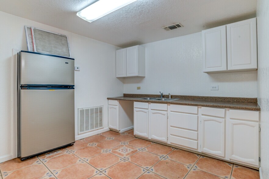 More Photos Of 1319 March Rd, San Antonio Loft Creative Space For Lease