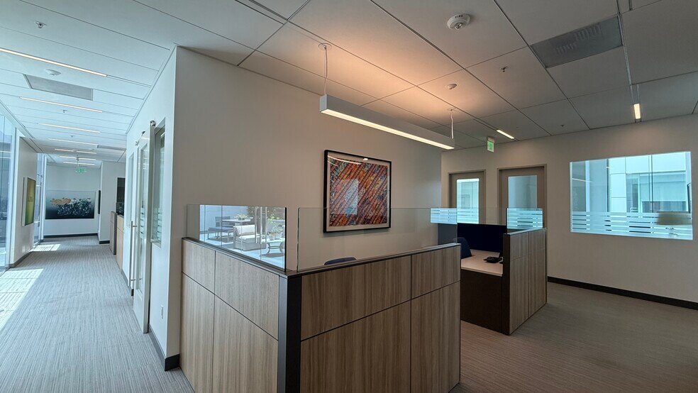 More Photos Of 243 N Canon Dr, Beverly Hills Office For Lease