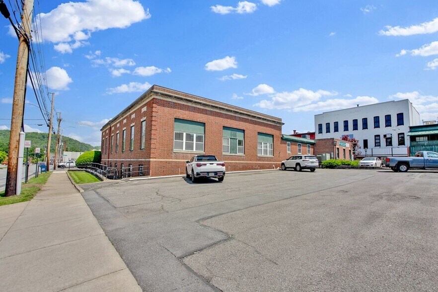 More Photos Of 2 Waln St, Wellsboro Office For Sale