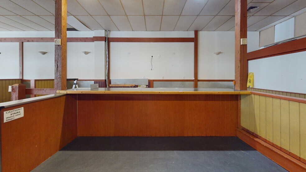 More Photos Of 100-114 W Wishkah St, Aberdeen General Retail For Lease