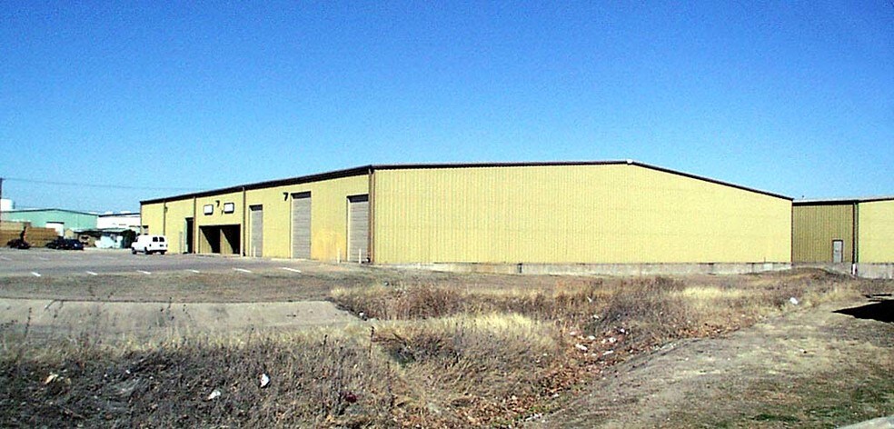 More Photos Of 3686-3690 S Miller Park Dr, Garland Distribution For Sale