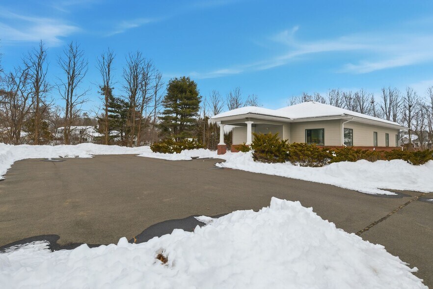 More Photos Of 2 Foxwood Dr, Windsor Locks Medical For Sale