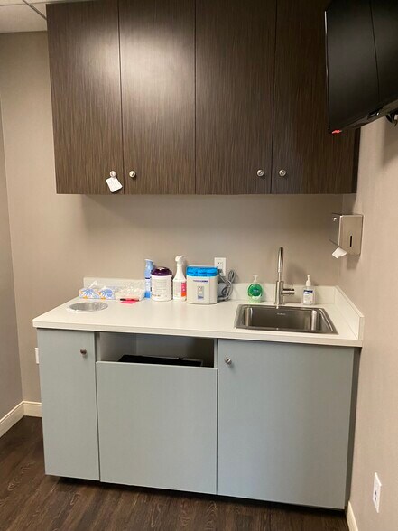 More Photos Of 12800 Middlebrook Rd, Germantown Office For Sale