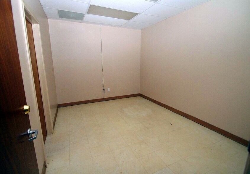 More Photos Of 382 W Main St, Raymondville Office For Sale