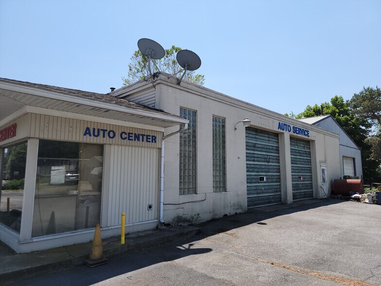 More Photos Of 516-530 N Main St, Topton Auto Repair For Sale