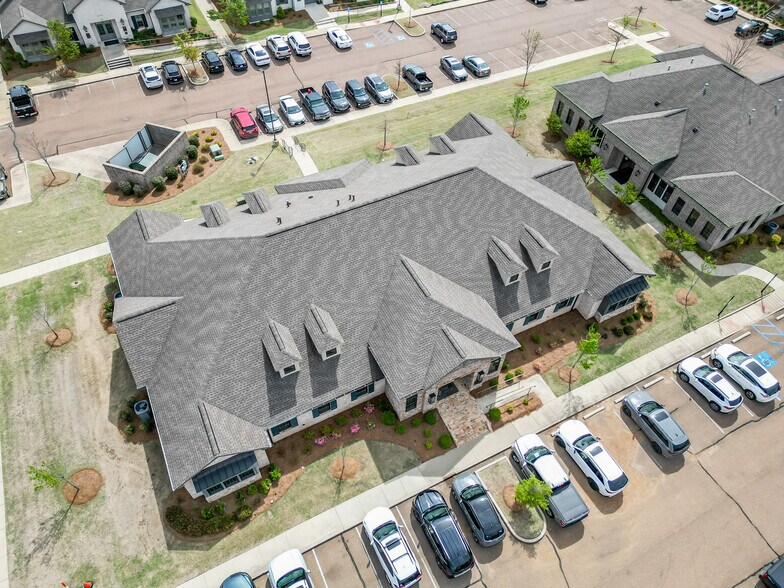 More Photos Of 306 Enterprise Dr, Oxford Office For Sale