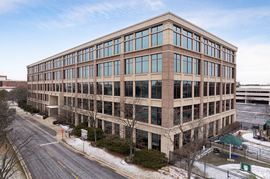 More Photos Of 1650 Lake Cook Rd, Deerfield Office For Lease