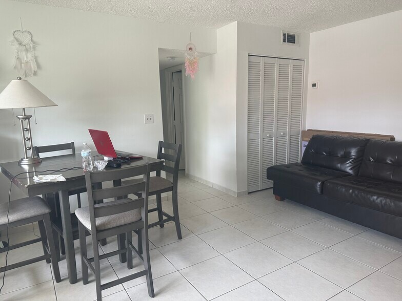 More Photos Of 724 NE 4th St, Hallandale Beach Apartments For Sale