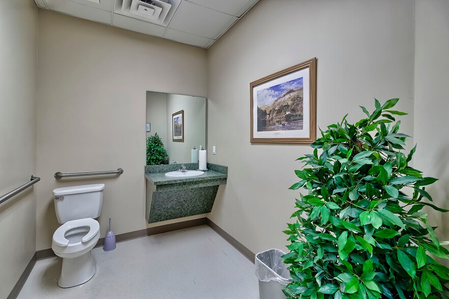 More Photos Of 811 Sunset Blvd, West Columbia Medical For Sale