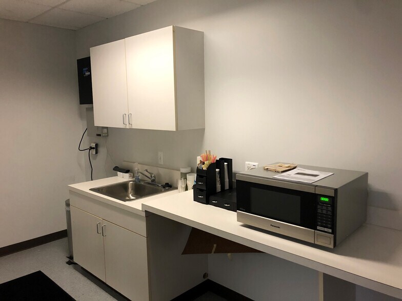 More Photos Of 2601 Cambridge Ct, Auburn Hills Office For Lease