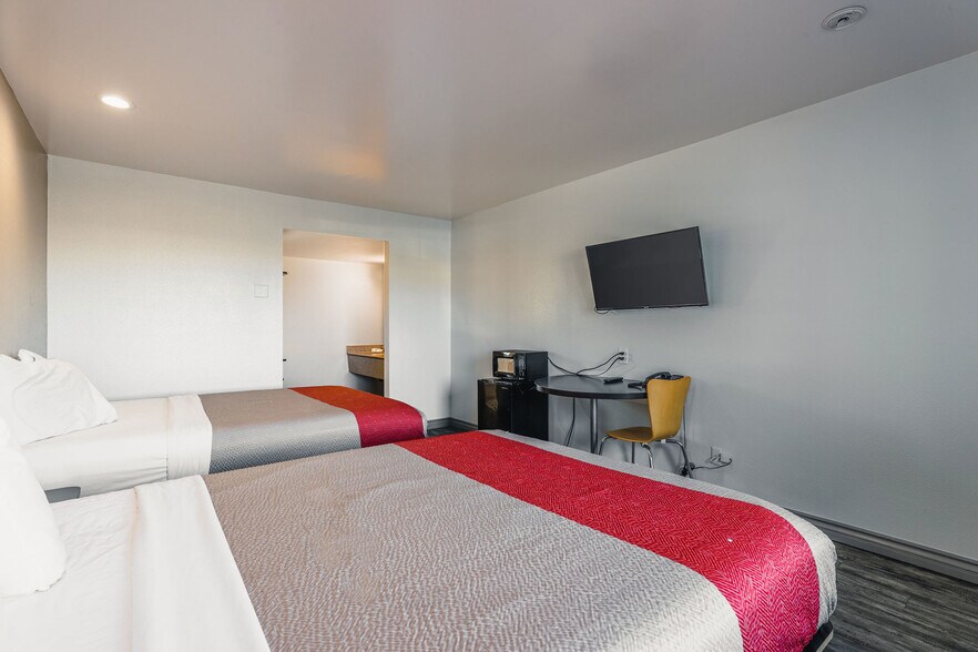 More Photos Of 1350 W Main St, Barstow Hotel For Sale