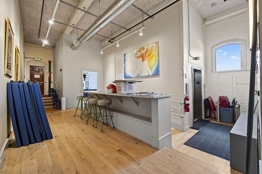 More Photos Of 420 Park St, Housatonic Flex For Sale