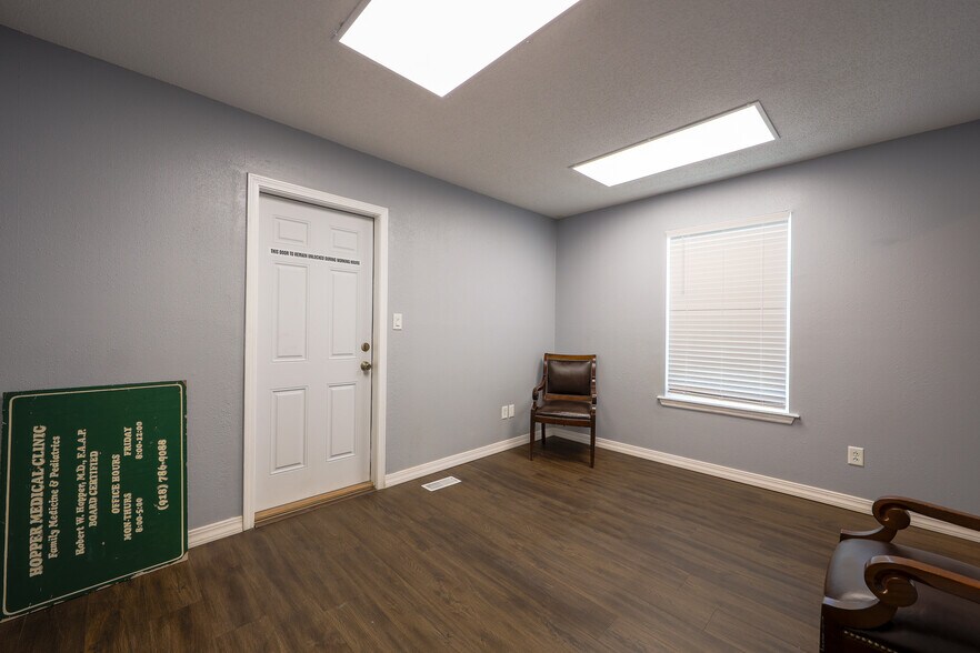 More Photos Of 601 S Broadway St, Grove Medical For Sale