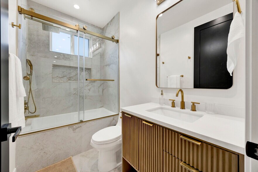 More Photos Of 7410 Denny Ave, Sun Valley Healthcare For Sale