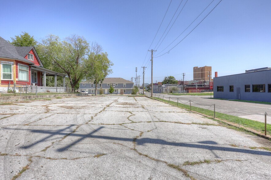 More Photos Of 102 S Wall Ave, Joplin General Retail For Lease