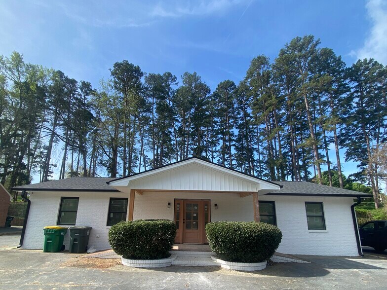 More Photos Of 421 Statesville Blvd, Salisbury Loft Creative Space For Lease