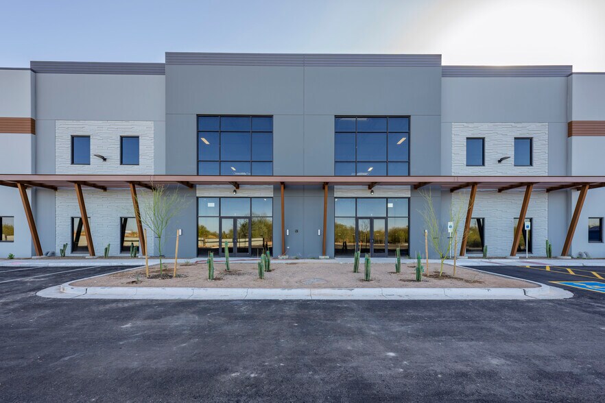 More Photos Of 5400 E McDowell Rd, Mesa Warehouse For Lease