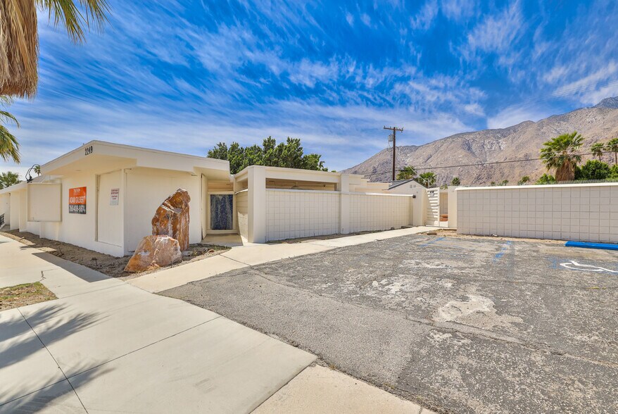 More Photos Of 2249 N Palm Canyon Dr, Palm Springs Hotel For Sale