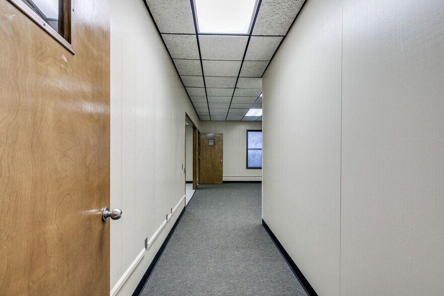 More Photos Of 602 W 12th St, Taylor Office For Lease