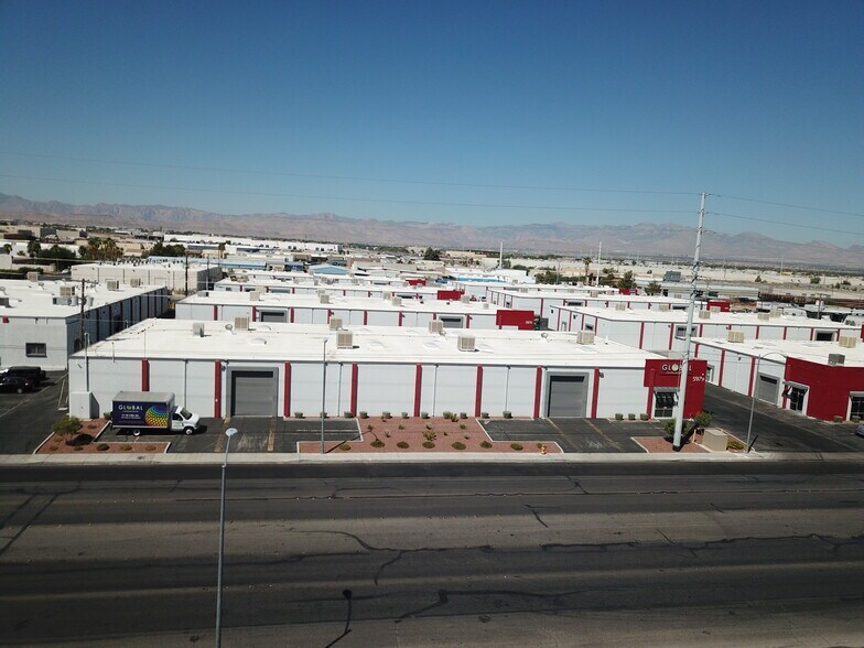 More Photos Of 5979 Valley View Blvd, Las Vegas Warehouse For Lease