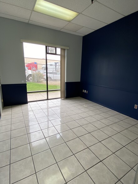 More Photos Of 2401 Portico Blvd, Calexico Warehouse For Lease