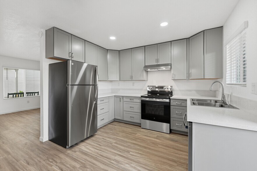 More Photos Of 13112 Carriage Rd, Poway Apartments For Sale