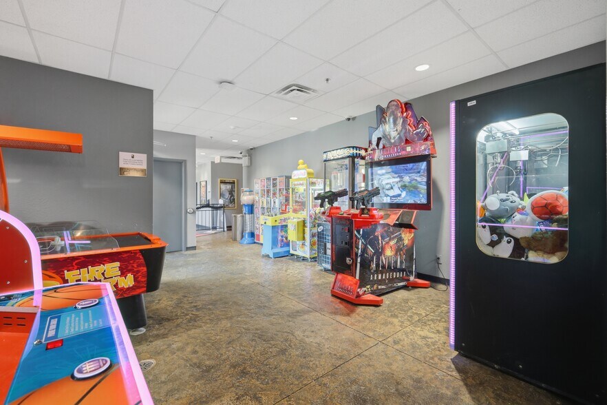 More Photos Of 9 Beju Industrial Dr, Sylvan Lake General Retail For Sale