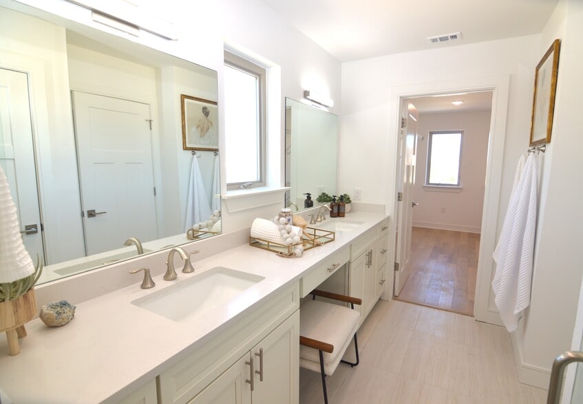 More Photos Of 100 Tesla Cir, Round Rock Apartments For Sale
