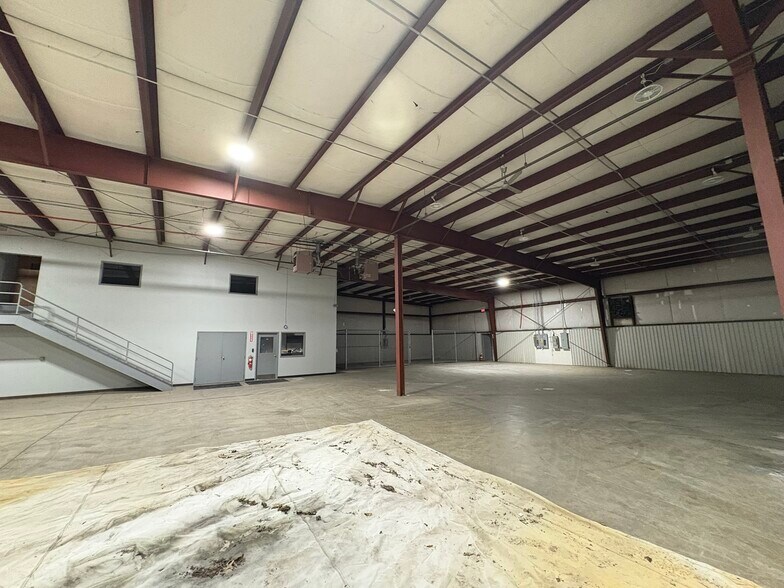 More Photos Of 3106 Independence Dr, Fort Wayne Warehouse For Lease